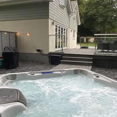 Luxury Retreat With Hot Tub & Wood Burner - Mylor Semesterbostad