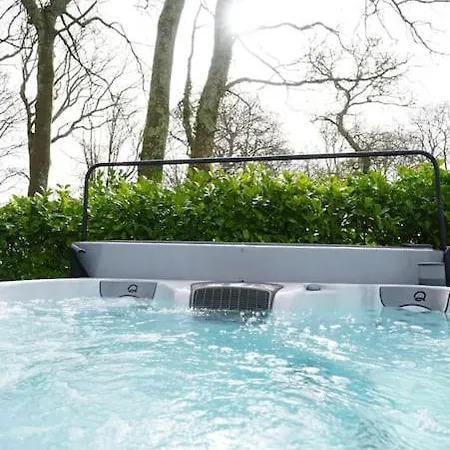 Semesterbostad Luxury Retreat With Hot Tub & Wood Burner - Mylor