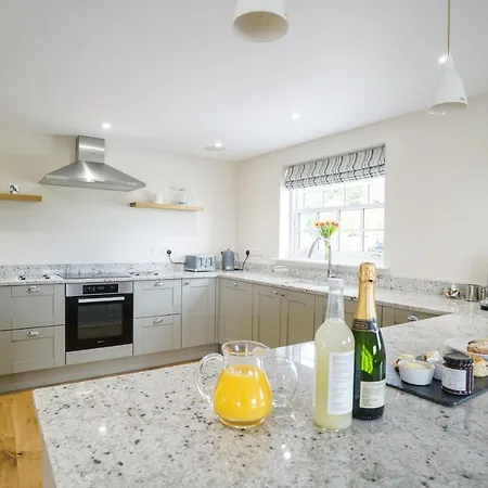 Luxury Retreat With Hot Tub & Wood Burner - Mylor Semesterbostad *