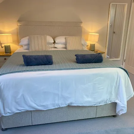 Semesterbostad Luxury Retreat With Hot Tub & Wood Burner - Mylor