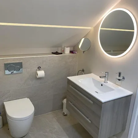 Semesterbostad Luxury Retreat With Hot Tub & Wood Burner - Mylor *