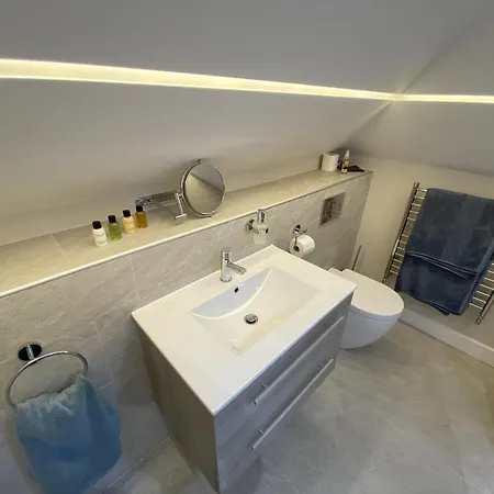 Semesterbostad Luxury Retreat With Hot Tub & Wood Burner - Mylor Falmouth