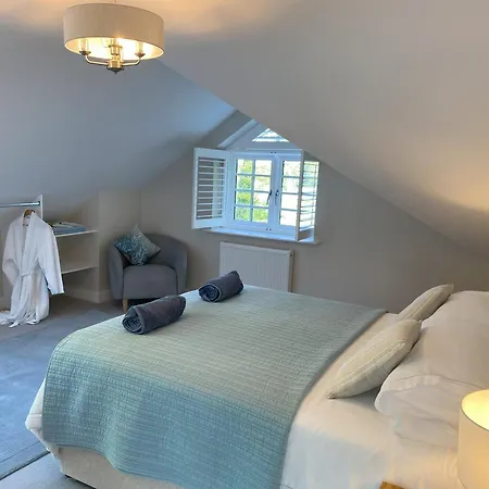 Semesterbostad Luxury Retreat With Hot Tub & Wood Burner - Mylor *