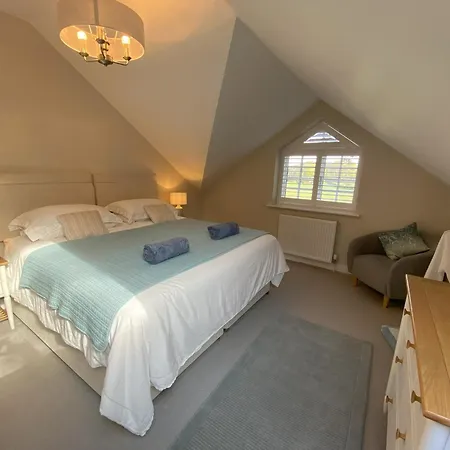 Semesterbostad Luxury Retreat With Hot Tub & Wood Burner - Mylor *