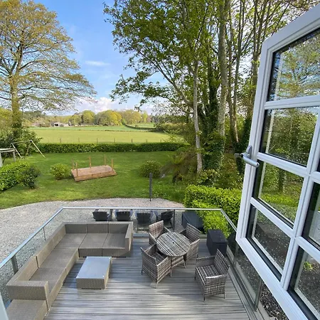 Semesterbostad Luxury Retreat With Hot Tub & Wood Burner - Mylor *
